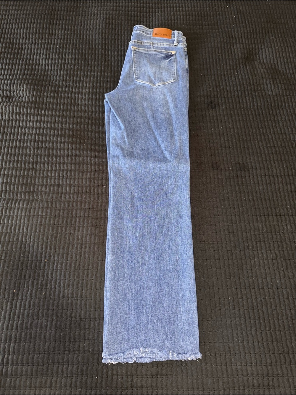 Judy Blue Mid Rise Medium Wash Tummy Control Cut Hem - Size 11/30 - Picture 4 of 5